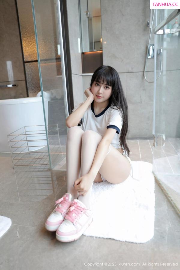   [XiuRen]高清写真图 2025.04.23 No.10184 量子玫瑰 白色运动服第52张图片